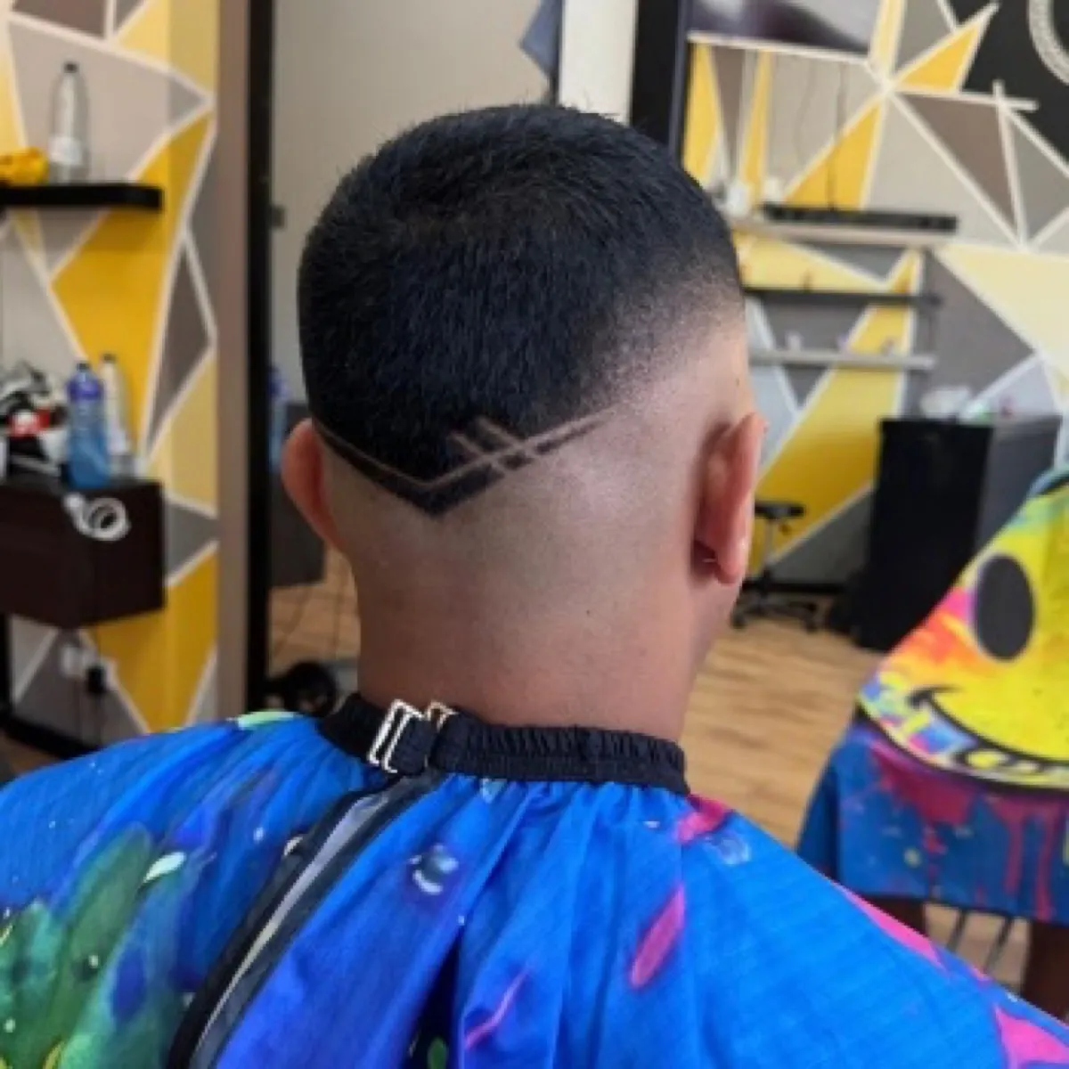 Low fade con diseño en Yovi Barbershop, Zaragoza
