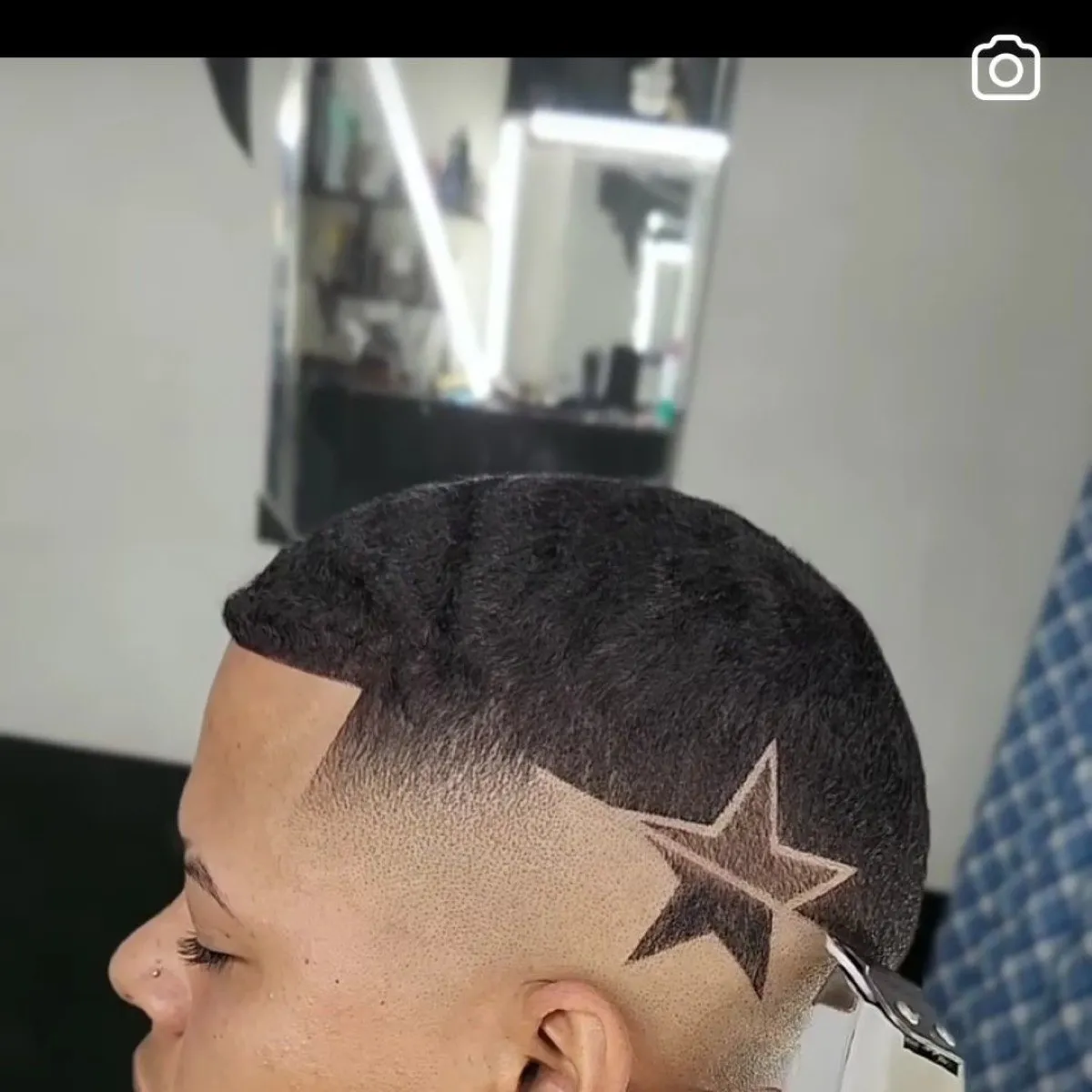 Fade con estrella a navaja en Yovi Barbershop, Zaragoza