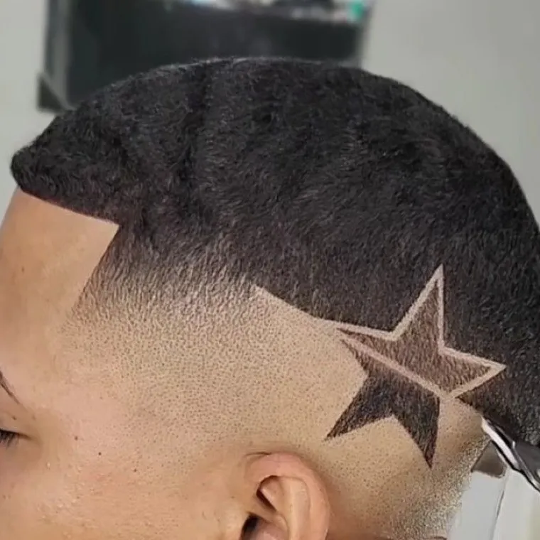 Fade con estrella a navaja hecho en Yovi Barbershop